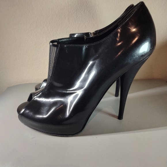 Fendi Solid Black Patent Leather Bootie Peep Toe Stiletto Heels Women's Sz 9 - Picture 3 of 9